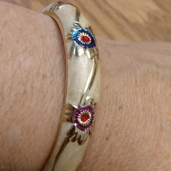 Jiu Long Xing Enamel Floral Clamper Bracelet 7" - Picture 3 of 7